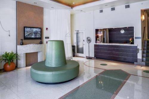 Crescent Resort On South Beach, Miami