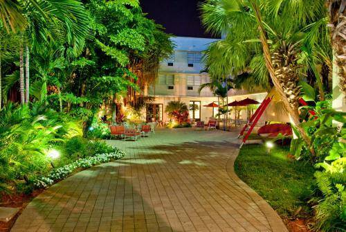 Dorchester Hotel & Suites, Miami