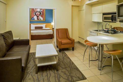 Crescent Resort On South Beach, Miami