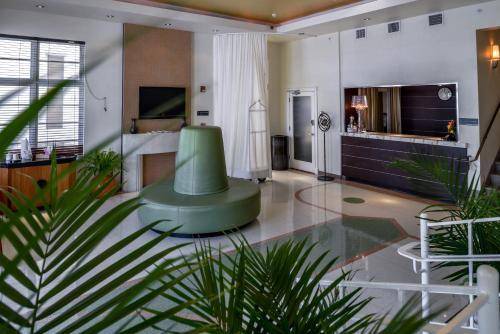 Crescent Resort On South Beach, Miami
