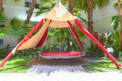 Dorchester Hotel & Suites, Miami