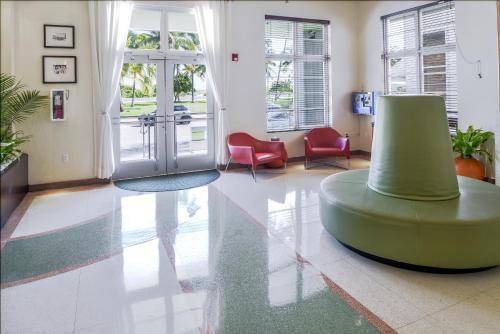 Crescent Resort On South Beach, Miami