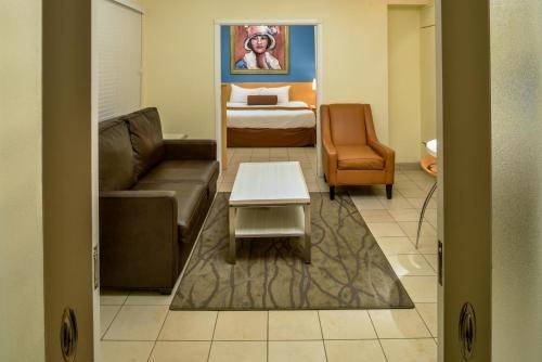 Crescent Resort On South Beach, Miami